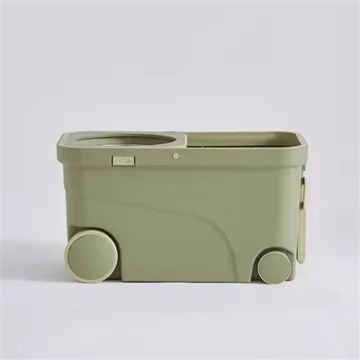 Oranžno vedro za brisanje